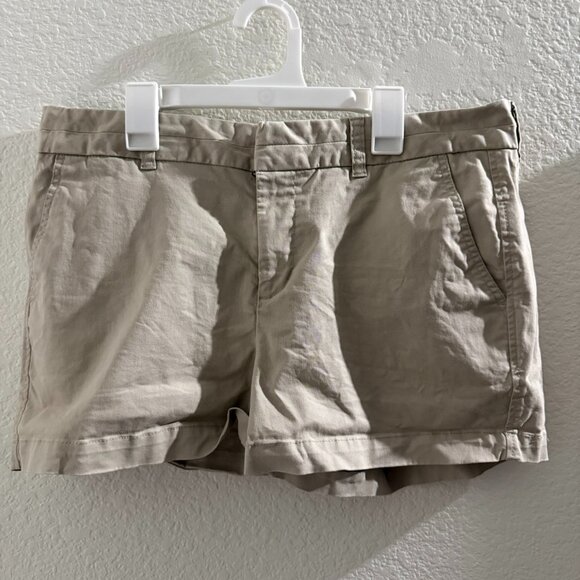 GAP Women city short 3 inch beige / tan size 10 - Picture 1 of 3